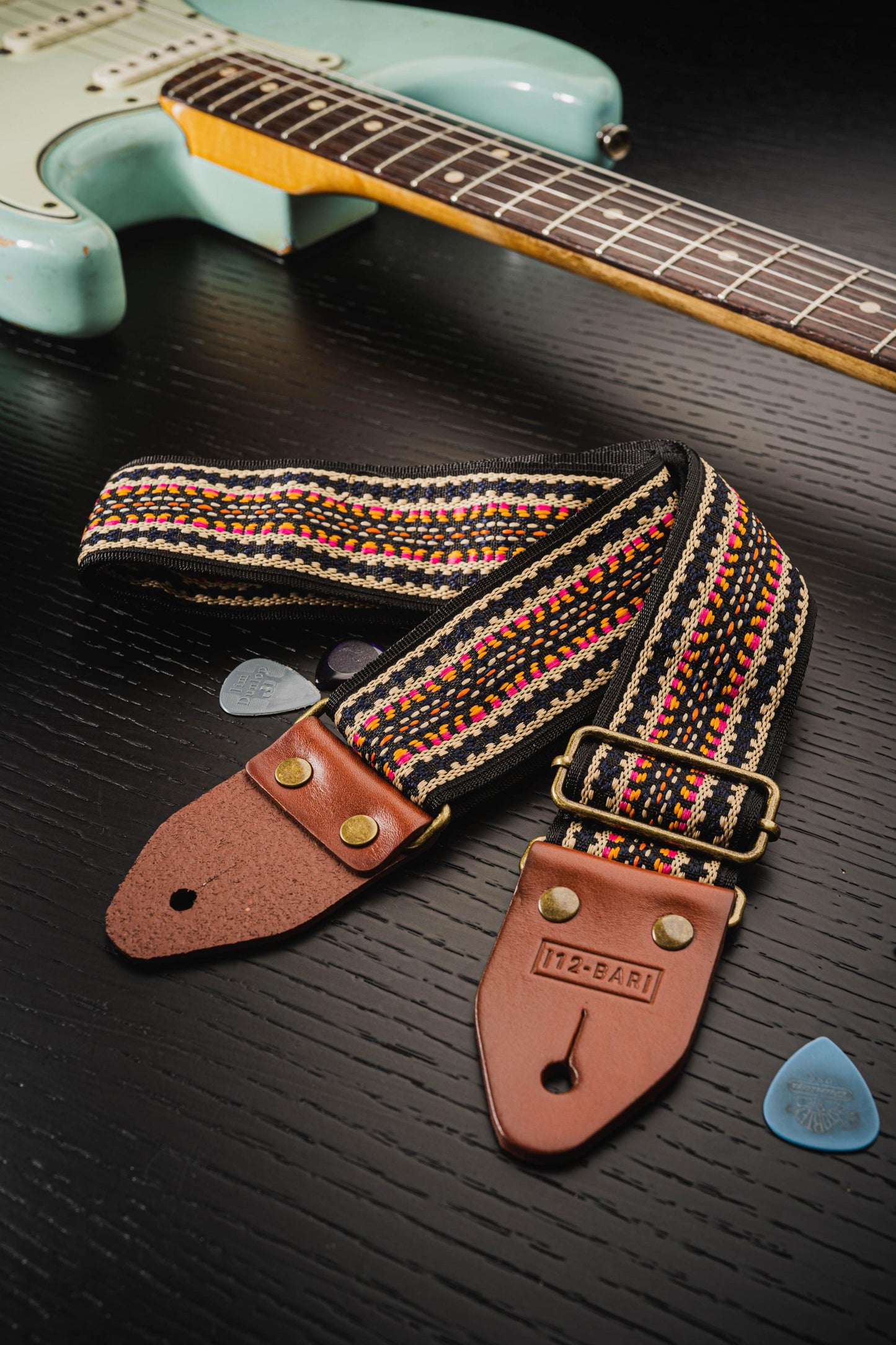 Atlas vintage retro guitar strap