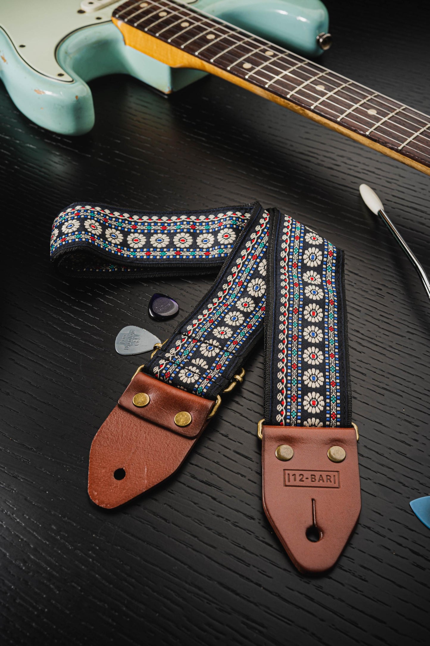 Daisy vintage retro guitar strap