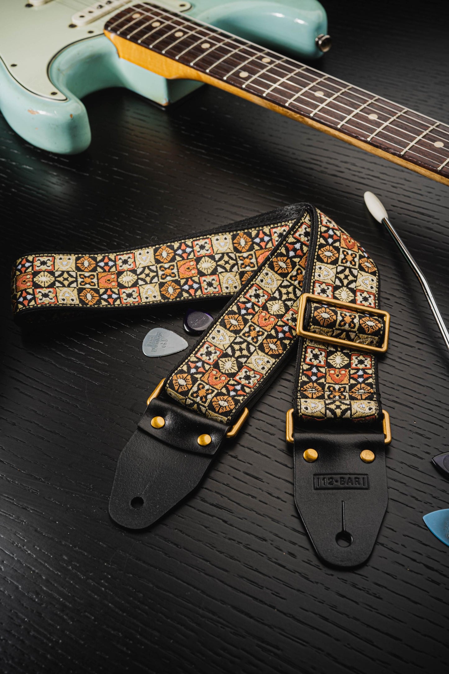 Woodstock Brown vintage retro guitar strap