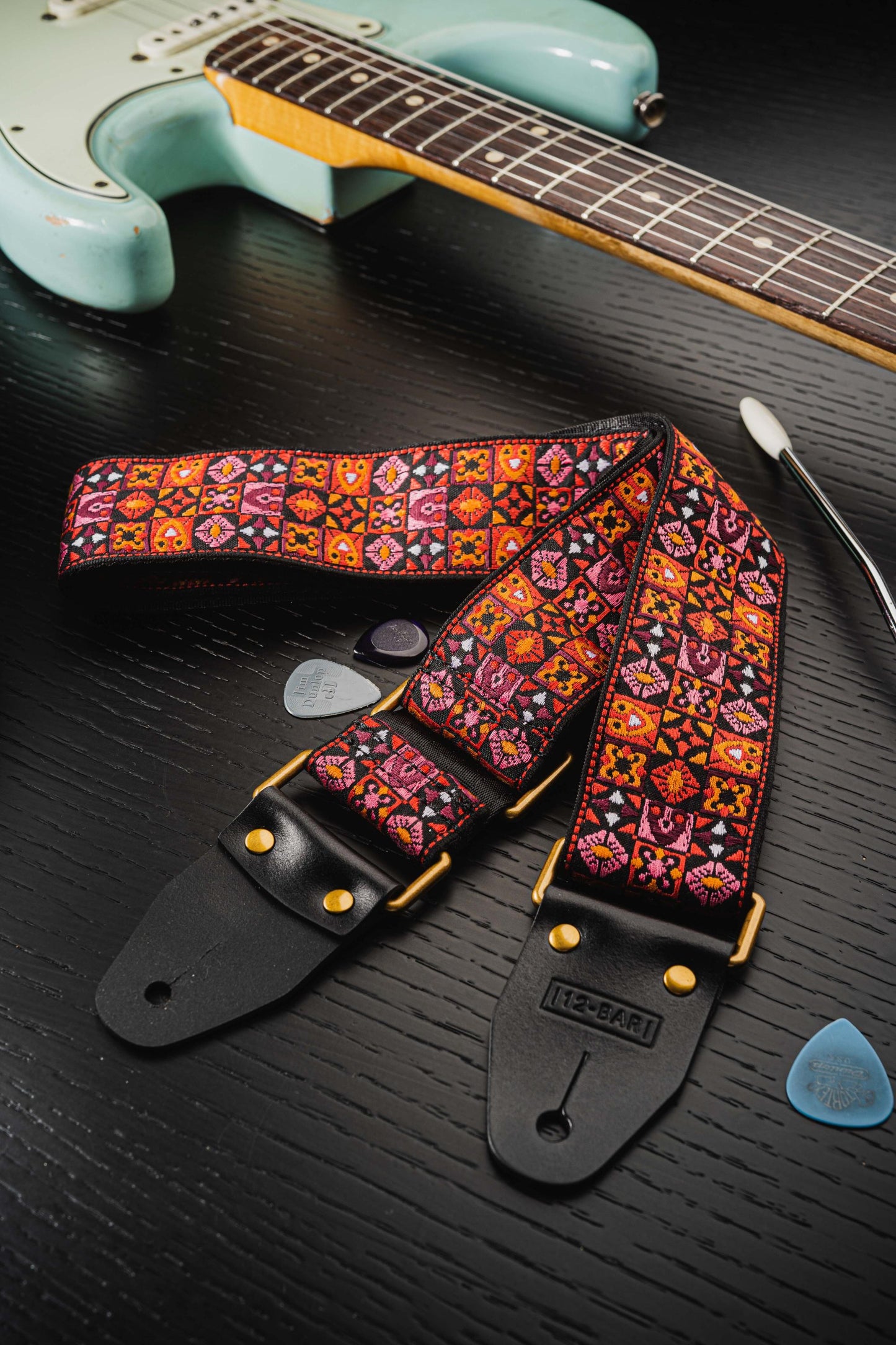 Woodstock Red vintage retro guitar strap