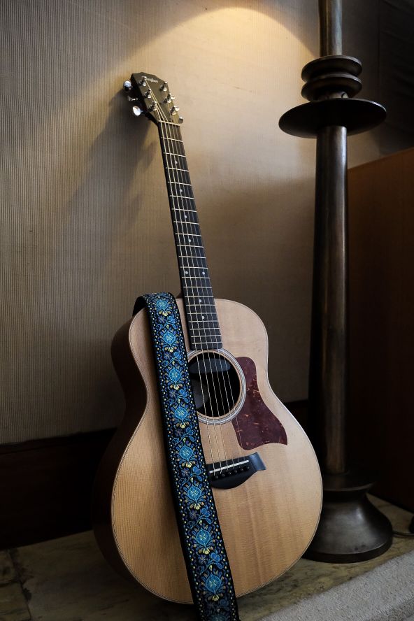 Blue lagoon vintage retro guitar strap