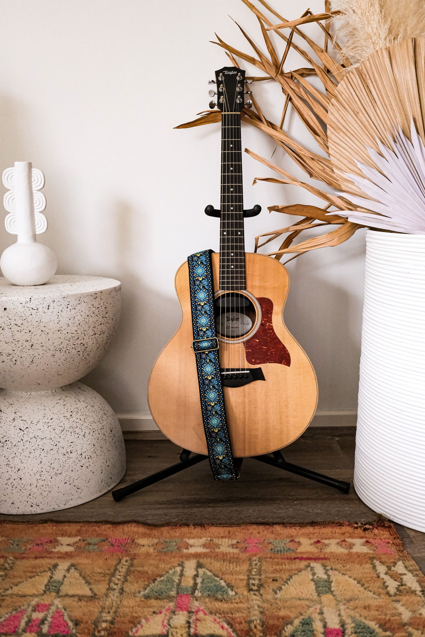 Blue lagoon vintage retro guitar strap