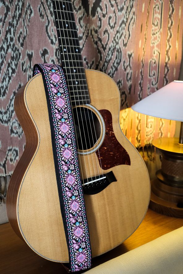 Rosebery vintage retro guitar strap