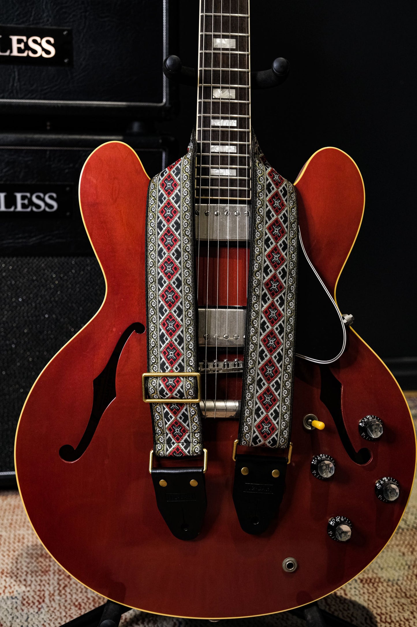 Tehran vintage retro guitar strap