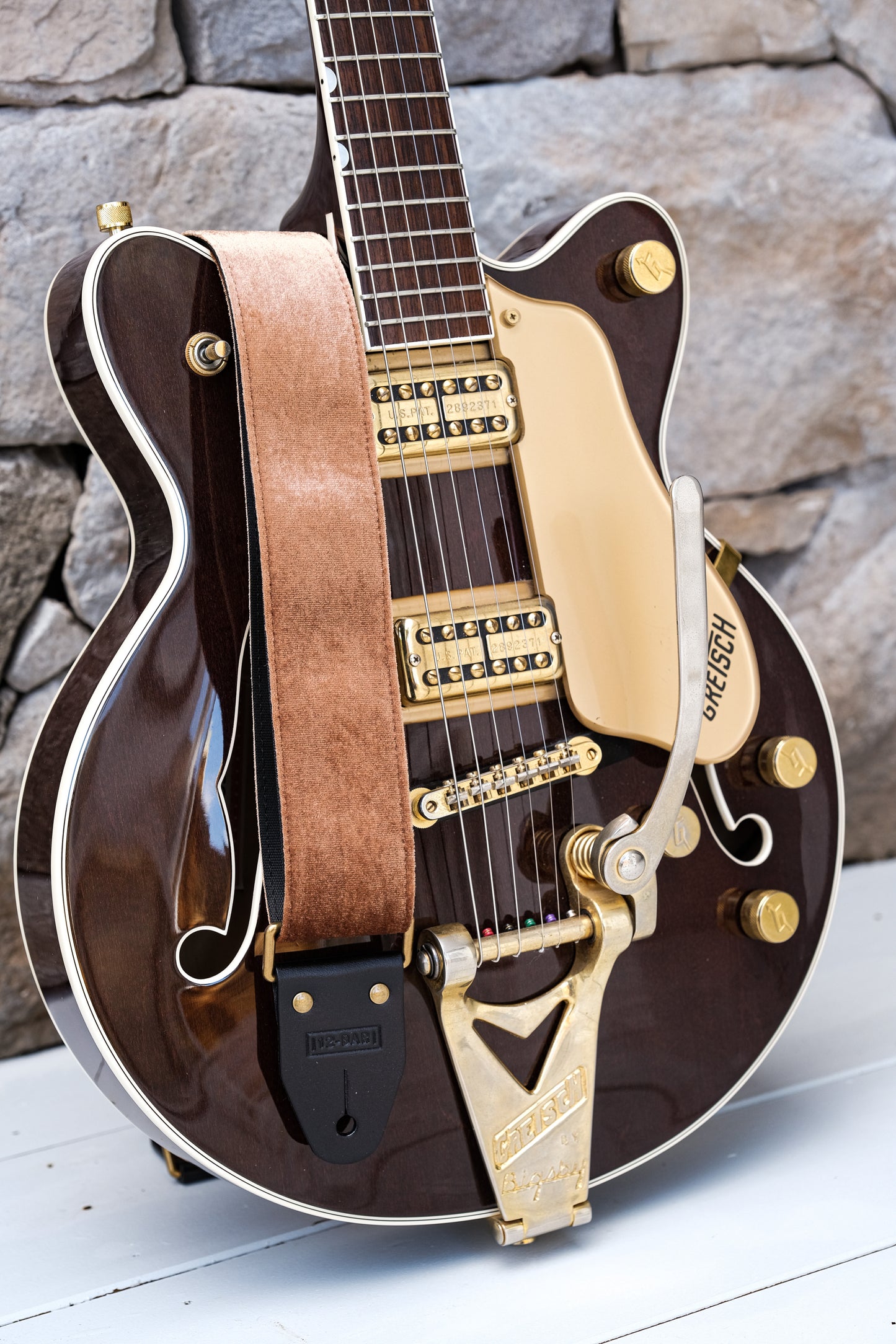 Brownie velvet vintage retro guitar strap