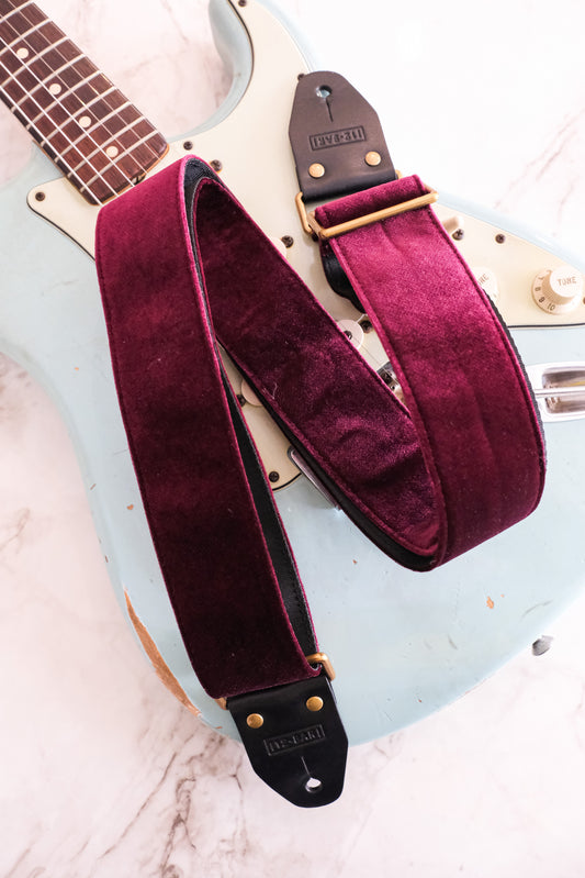 Red velvet vintage retro guitar strap